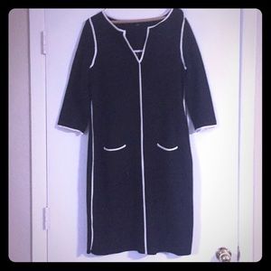 ❗️LAST CHANCE 9/11❗️ Black and white split neck dress with pockets